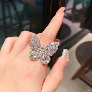 NEW❗️Elegant Butterfly Ring. Made of Synthetic Zirconia 🦋